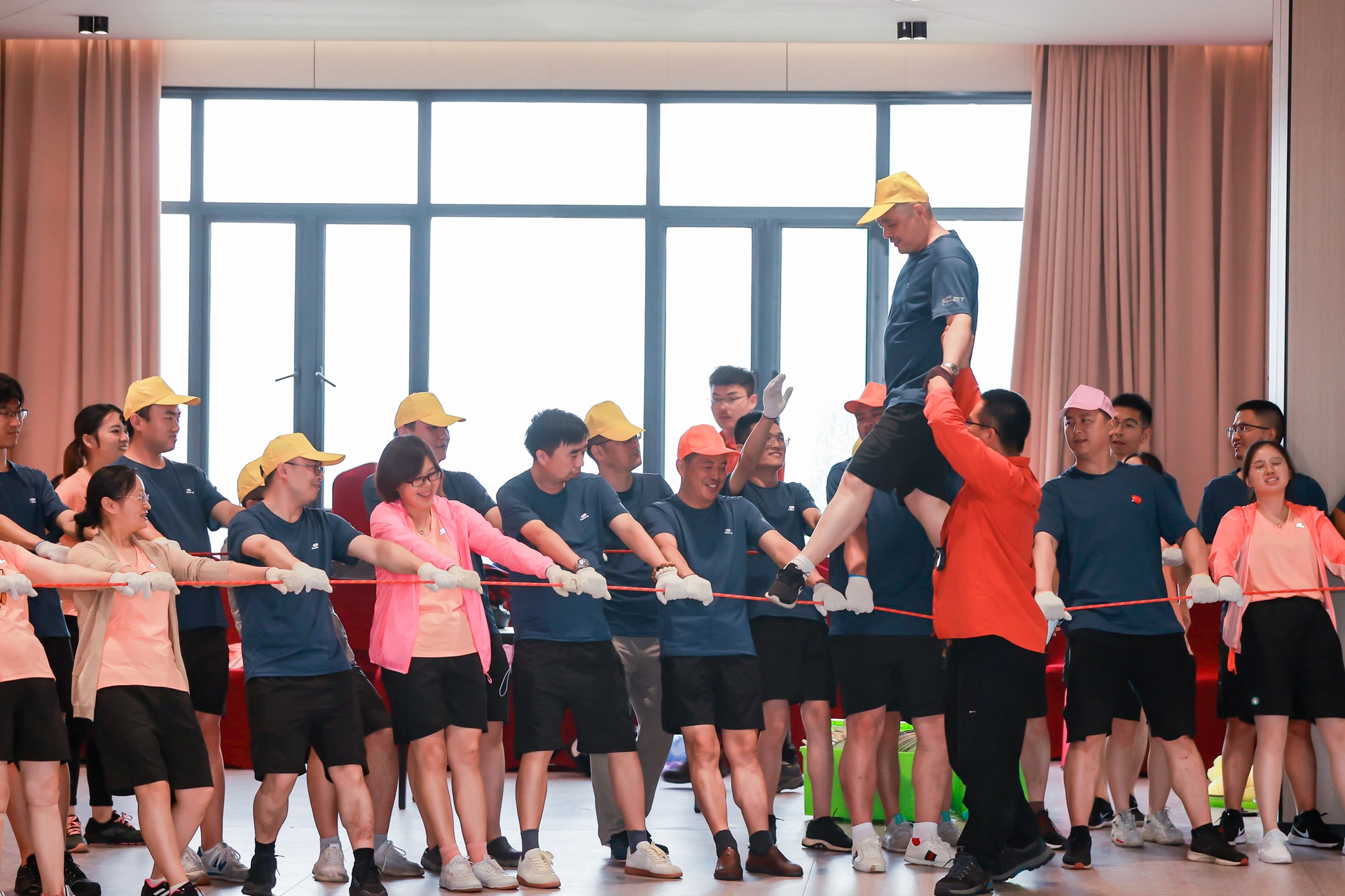 ʮ�����ഺ ʮ��ǡ�绪 ����AG��˾ 18 �������Բ����Ļ